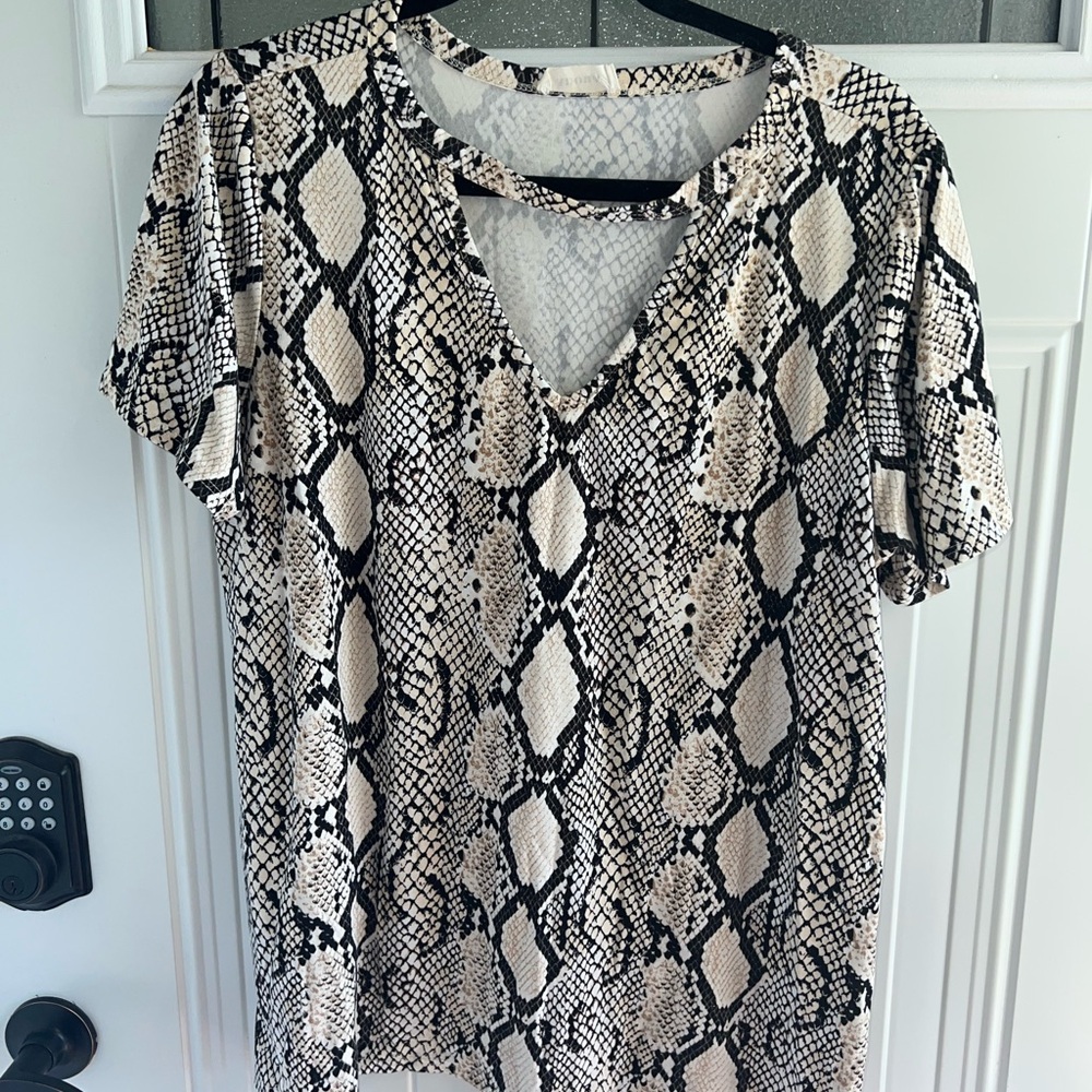 ADORA Black and Cream Patterned V-Neck Tee - Picture 1 of 3